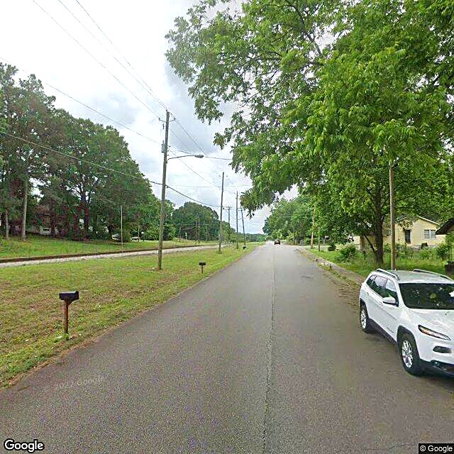 Tree-lined street in Lipscomb, Alabama